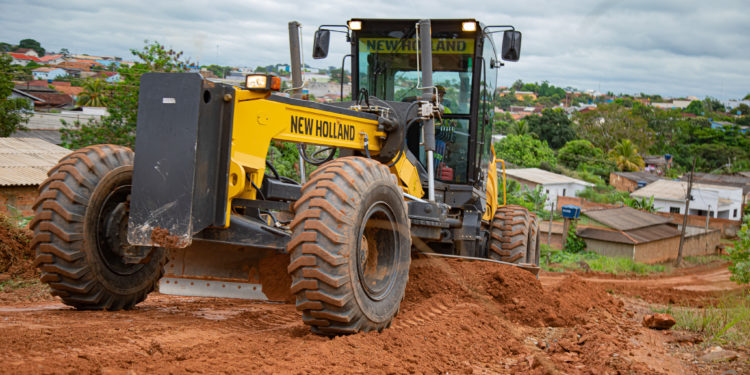 Prefeitura de Jaru realiza manutenção e recuperação de ruas no setor 04