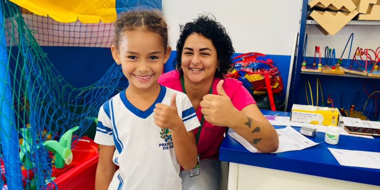 Alunos da Escola Gabriel Balmant recebem atendimentos médicos através do programa Aprender com Saúde