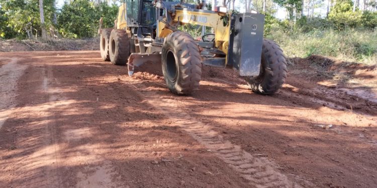 Prefeitura de Jaru realiza manutenção e recuperação da Linha 615