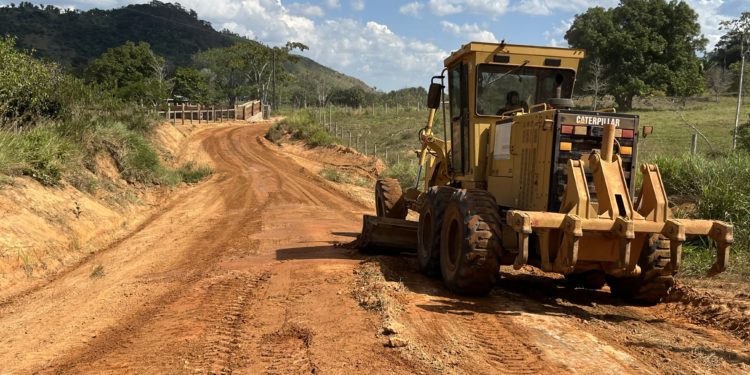 Prefeitura de Jaru continua com o patrolamento das estradas rurais; equipes trabalham na Linha 617