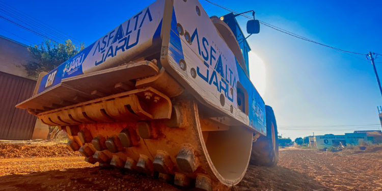 Asfalta Jaru: Trecho da Rua Raimundo Barreto no setor 07 será contemplado com asfalto novo