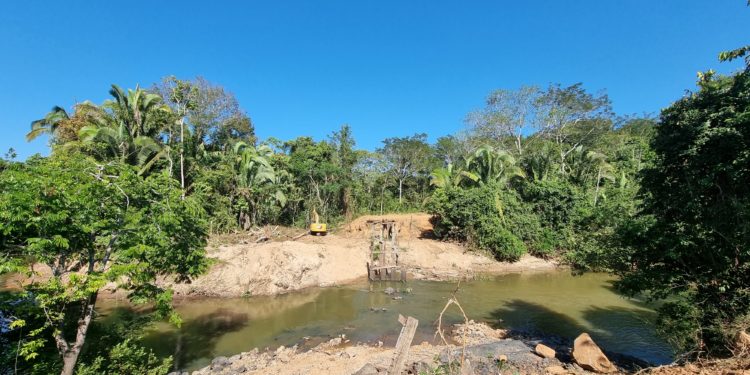 Prefeitura de Jaru inicia construção de uma nova ponte sobre o Rio São Domingos na Linha 628