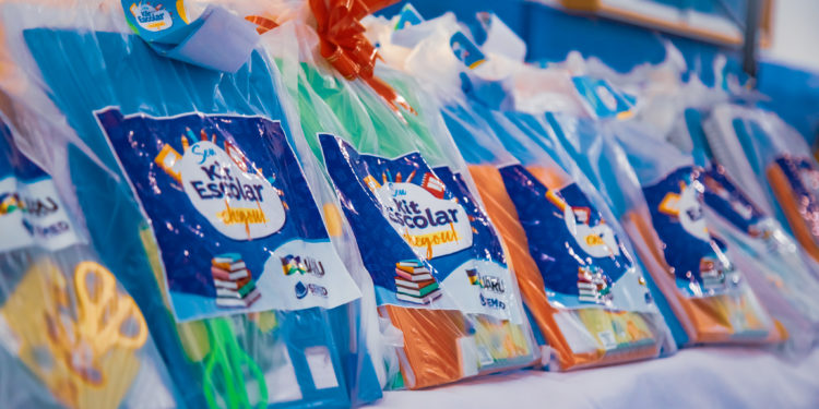 Prefeitura de Jaru realiza entrega de mais de 4 mil kits de materiais escolares para alunos atendidos na rede municipal de ensino