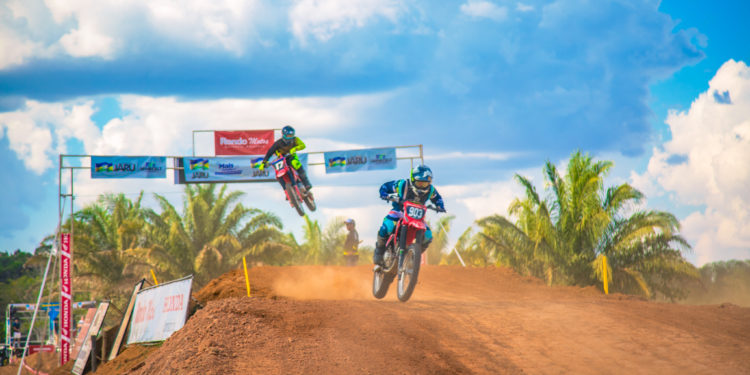 Show de manobras: Jaru sedia 2ª etapa estadual do Motocross; evento contou com o apoio da Prefeitura de Jaru