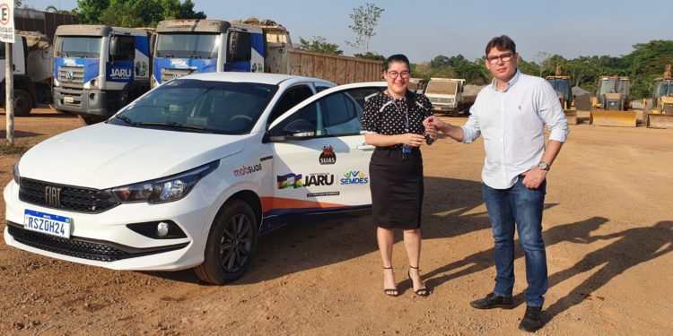 Prefeitura de Jaru adquire mais um veículo e amplia frota própria do município; carro é destinado a Semdes