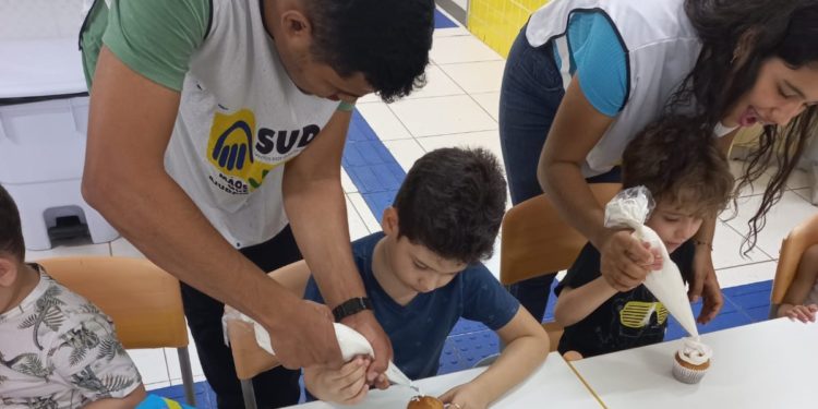 Escola Maria do Socorro recebe ação do programa “Mãos que Ajudam”; atividade é destinada a autistas, pais e responsáveis  