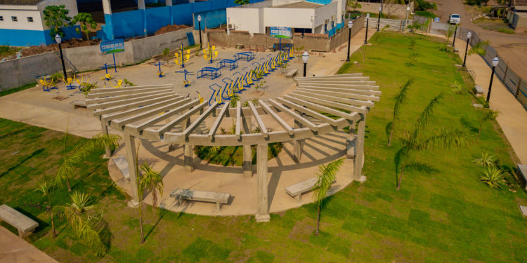 Praça Pública do Jardim dos Estados em Jaru está praticamente pronta