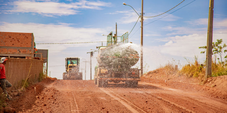 O asfalto chegou: Rua Dr. Apolinário no bairro Cruzeiro do Sul também será contemplada com asfalto novo