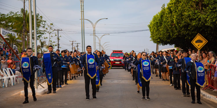 Tradicional Desfile da Independência em Jaru atrai milhares de pessoas