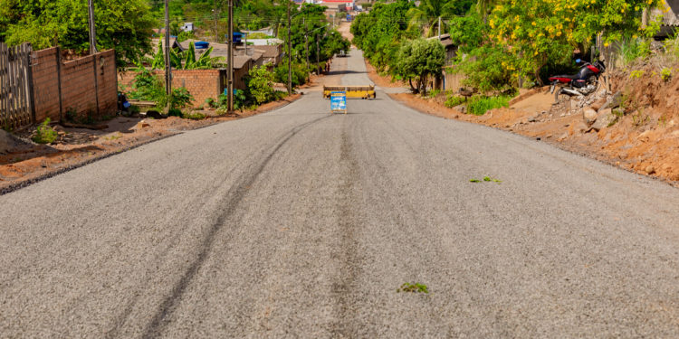 O asfalto chegou! Obras de pavimentação na Rua Maranhão no setor 06 são concluídas