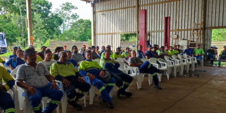 Prefeitura de Jaru realiza treinamento sobre práticas de segurança do trabalho para servidores da Secretaria Municipal de Infraestrutura e Serviços Públicos 