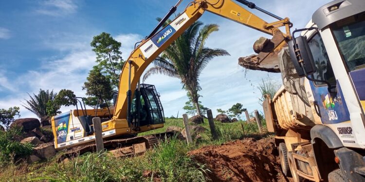 Prefeitura de Jaru realiza manutenção em trechos da Linha 619
