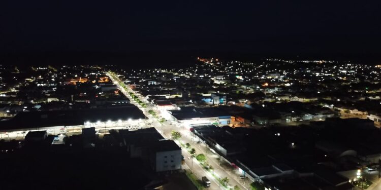 Prefeitura de Jaru conclui implantação de lâmpadas de LED em 90% dos bairros do município