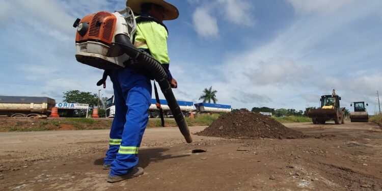 Prefeitura de Jaru realiza recuperação e manutenção de ruas no setor 08