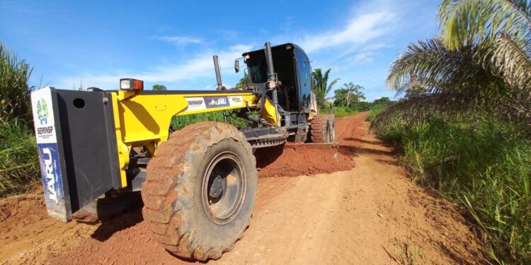 Prefeitura de Jaru realiza manutenção e recuperação de pontos críticos na Linha 630 com 628 mesmo no período chuvoso