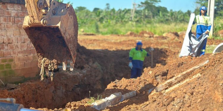Prefeitura de Jaru constrói rede de drenagem pluvial com manilhamento no setor 03