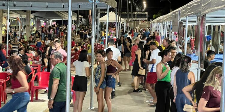 Feira de empreendedorismo feminino movimenta a economia em Jaru; evento continua nesta quinta-feira a partir das 18h