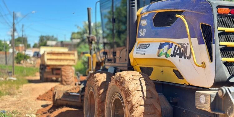 Prefeitura de Jaru inicia recuperação e manutenção de vias urbanas; equipes trabalham no Setor 07