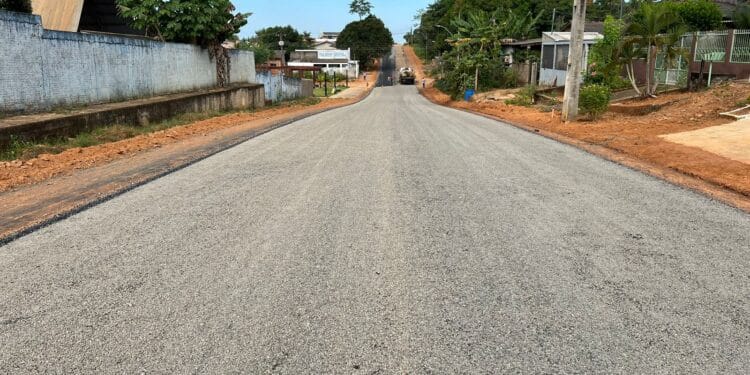 Prefeitura de Jaru conclui pavimentação da Rua 13 de Maio no trecho entre a 21 de Abril e Padre Feijó no Jardim dos Estados