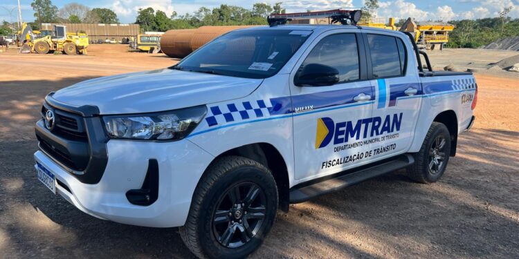 Prefeitura de Jaru realiza entrega de veículo 0 km para o Departamento Municipal de Trânsito