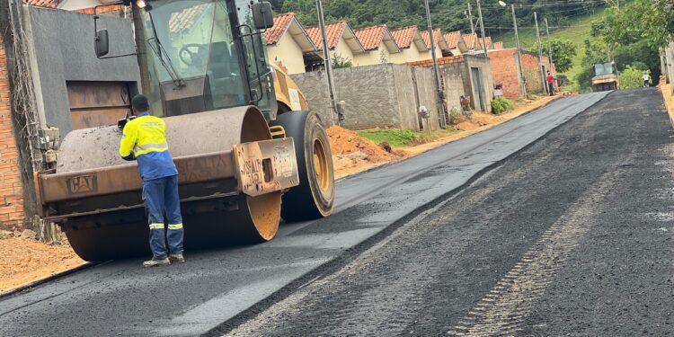 Asfalto novo: Prefeitura de Jaru segue com obras de recuperação de Ruas no Jardim Europa