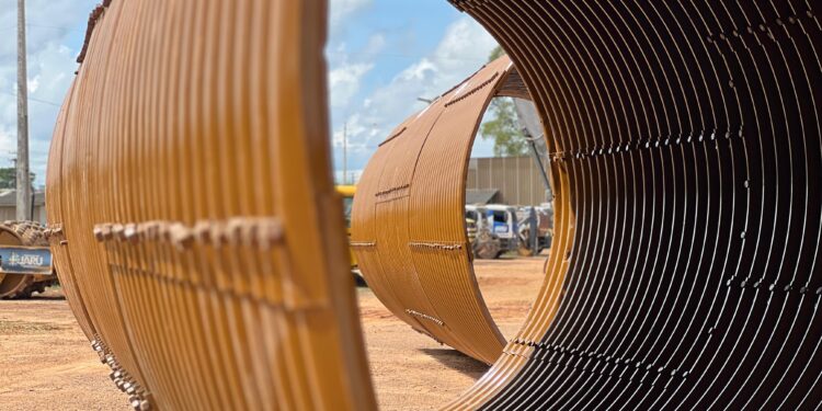 Prefeitura de Jaru realiza aquisição de mais uma remessa de 25 Tubos Armcos; material será utilizado na substituição de pontes de pequeno porte na zona rural do município