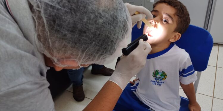 Aprender com saúde: Prefeitura leva atendimento médico e odontológico a alunos da escola Maria do Socorro e Tânia Barreto