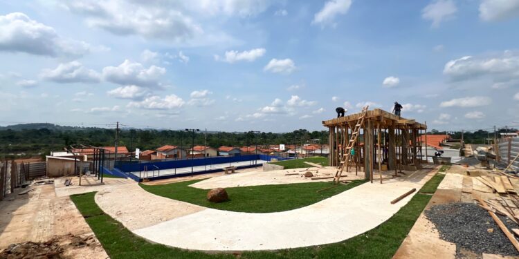 Praça do bairro Jardim Europa está em fase final de construção