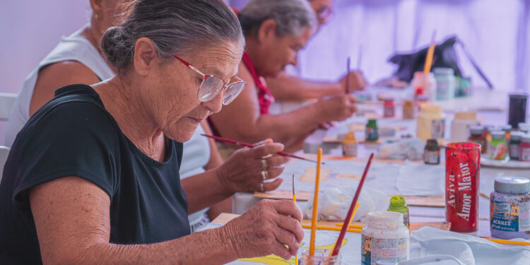 Prefeitura de Jaru realização confraternização com idosos atendidos no Centro de Convivência; ação também contou com imunização contra a Influenza
