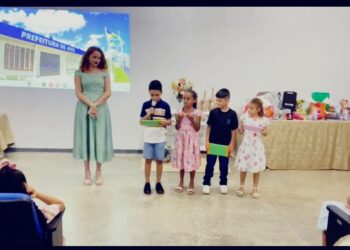 Secretaria de Educação de Jaru celebra conclusão das formações continuadas realizadas em 2024 e homenageia profissionais