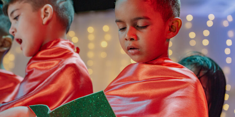 Cantata Natalina de Jaru atrai enorme público e lota praça da Dom Pedro; apresentações continuam nesta quinta-feira, 19
