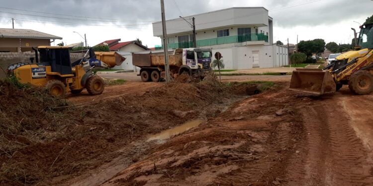 “Operação Inverno Amazônico”: Prefeitura de Jaru intensifica ações de limpeza e desobstrução de canais e bueiros durante o período chuvoso