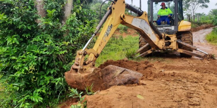 Operação Inverno Amazônico”: Prefeitura de Jaru realiza reparo e troca de manilhas em bueiro da Linha 617