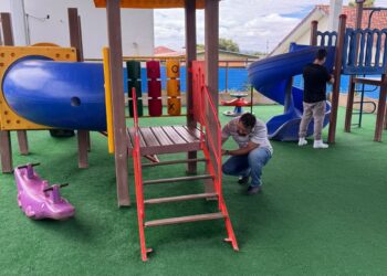 Prefeitura de Jaru realiza manutenção periódica em playgrounds das escolas municipais