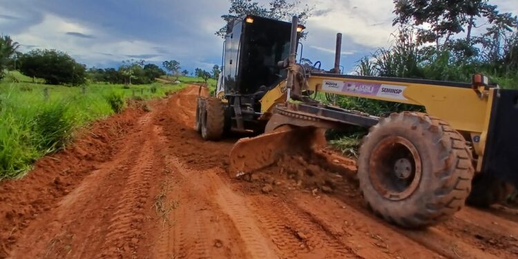 Prefeitura de Jaru realiza manutenção em trechos da Linha 610 no distrito de Bom Jesus