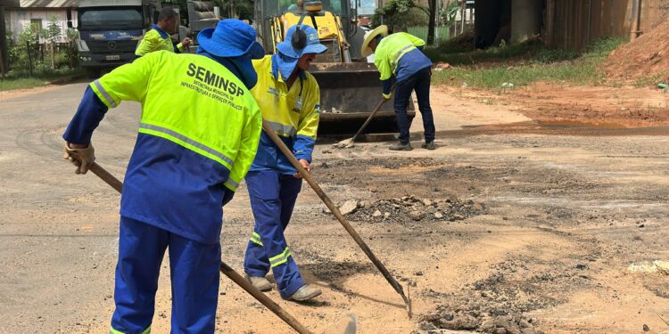 Prefeitura realiza manutenção em diversas ruas do município