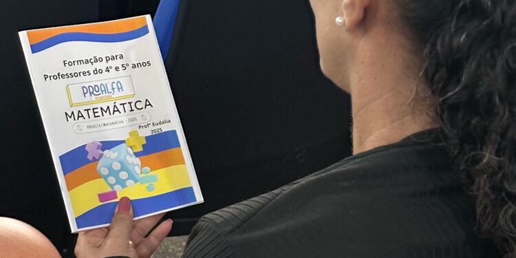 Professores da rede municipal de Jaru participam de formação dos programas PAIC e PROALFA