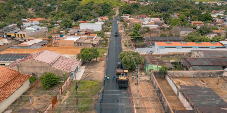 Prefeitura de Jaru realiza recapeamento em trecho da Avenida Florianópolis entre Princesa Isabel até a galeria no setor 02