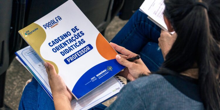 Professores da rede municipal de Jaru participam de capacitação dos programas PAIC e PROALFA