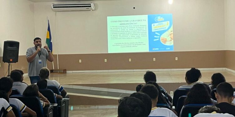 Técnicos da Secretaria de Desenvolvimento Social realizam palestras sobre os riscos da gravidez na adolescência