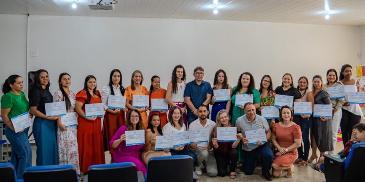 Prefeitura de Jaru empossa novos diretores e vice-diretores das escolas da rede municipal de ensino