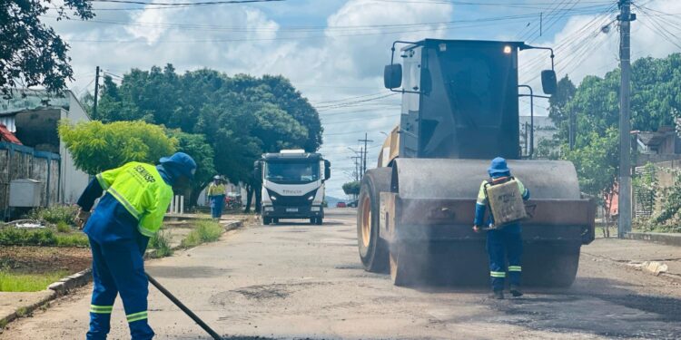 Prefeitura de Jaru continua com ações de manutenção de vias pavimentadas