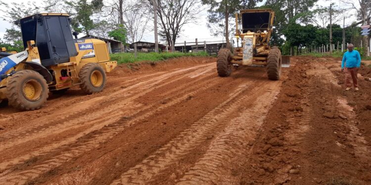 Serviços de patrolamento chegam ao Jardim Novo Estado 2
