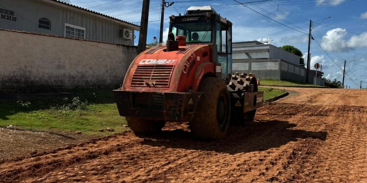 Asfalta Jaru: Prefeitura de Jaru trabalha para pavimentar mais três trechos de ruas nos setores 06, 07 e 01; obras são realizadas com recursos destinados pelo Deputado Dr. Luís do Hospital