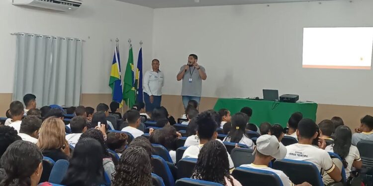 Maio Laranja: Prefeitura de Jaru promove rodada de palestras para crianças e adolescentes sobre o enfrentamento ao abuso e à exploração sexual