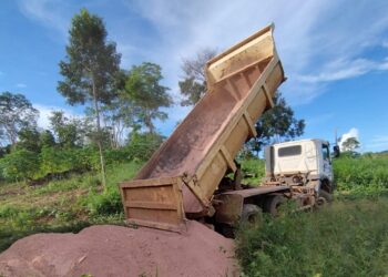 Campo Produtivo: Prefeitura de Jaru realiza transporte de calcário para atender produtores rurais do município