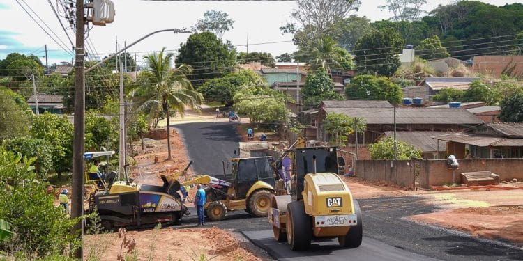 Prefeitura de Jaru conclui pavimentação em mais um trecho da Rua Francisco Pantoja no setor 06