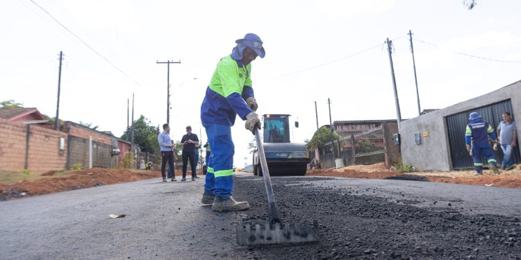 Asfalta Jaru: Rua Cândido Portinari no setor 07 é beneficiada com asfalto novo