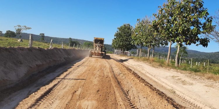 Serviço de patrolamento em Tarilândia avança; prefeitura de Jaru trabalha para recuperar mais de 500 quilômetros de estradas na região