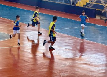 Intercâmbio entre escolinhas de futsal movimenta futsal de base em Jaru
